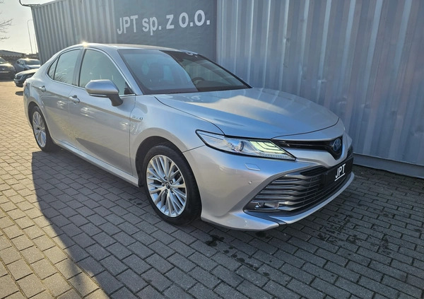 Toyota Camry cena 97047 przebieg: 152000, rok produkcji 2019 z Kożuchów małe 562